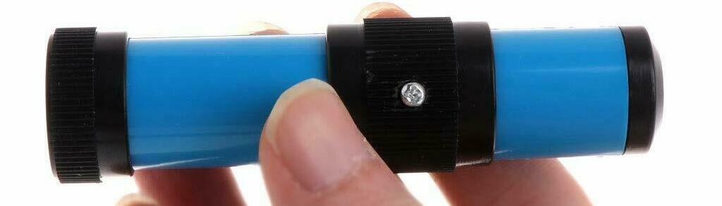 вроде бы игрушка как калейдоскоп и цена соответствующая, но работает! Призма разбивает свет на спектра